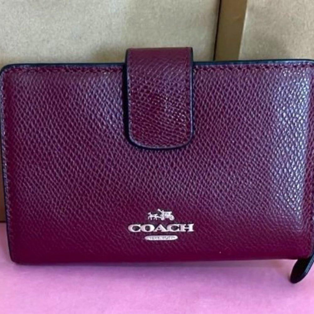Coach Crossgrain Leather Medium Corner Zip Wallet F54010